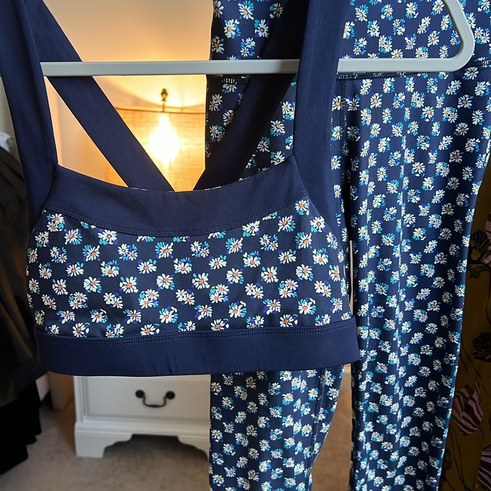 Fabletics Workout Set - Picture 2 of 4